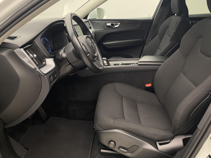 Volvo XC60 B4 AWD MOMENTUM AUT CZ 2.0 Momentum