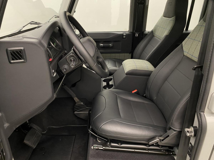 Land Rover Defender WORKS V8 ISLAY EDITION 5.0 V8 Edition