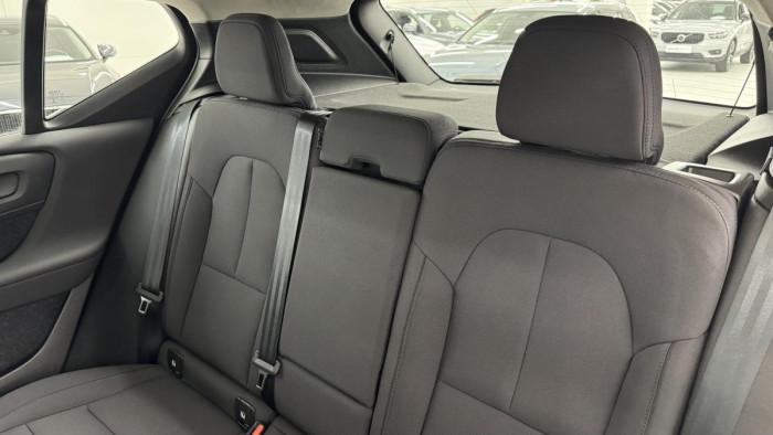 Volvo XC40 B4 AWD MOMENTUM REZERVACE 2.0 Momentum