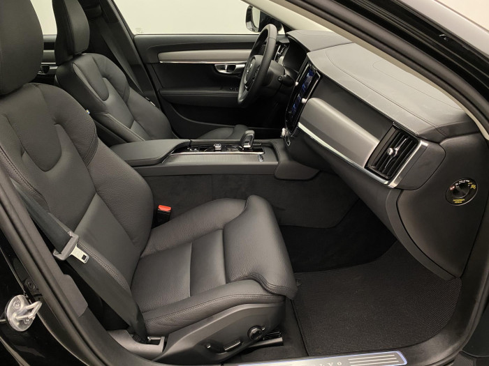 Volvo V90 CC B4 AWD PLUS AUT CZ 1.maj