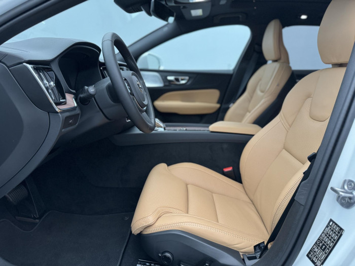 Volvo V60 CC B5 AWD ULTIMATE REZERVACE 2.0 CC CC