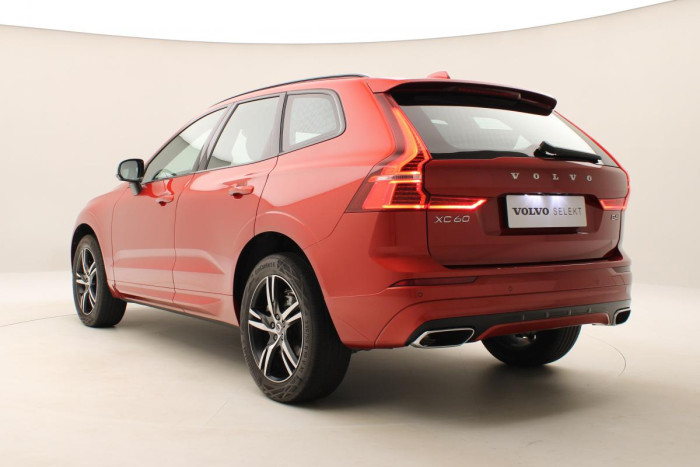 Volvo XC60 B4 AWD R-DESIGN AUT REZERVACE