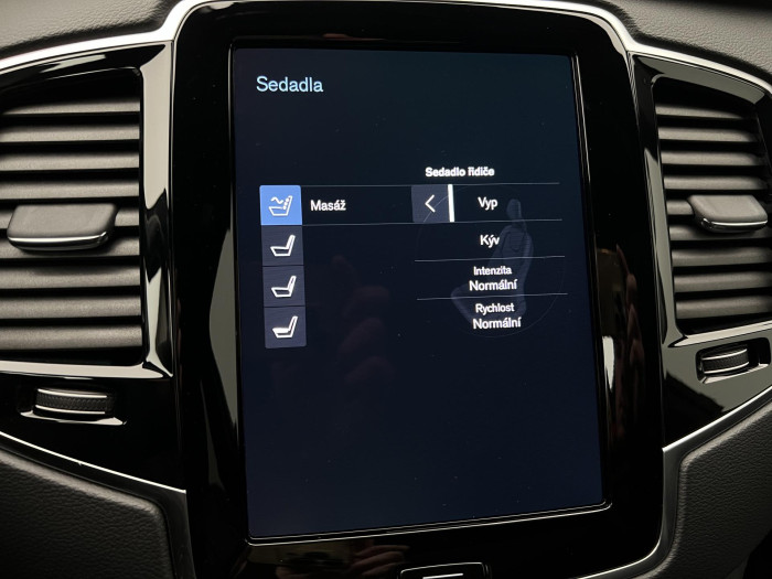 Volvo XC90 B5 AWD R-DESIGN 7MÍSTNÁ AUT