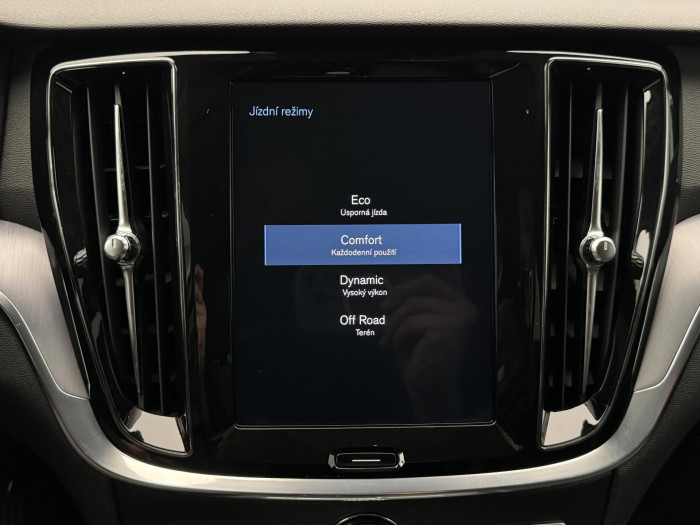 Volvo V60 CC D4 AWD MOMENTUM CZ 1.maj 2.0 d CC CC Momentum