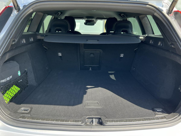 Volvo V60 B4 R-DESIGN Aut 1.maj.