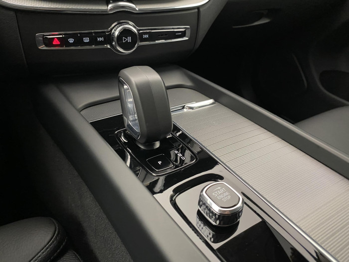 Volvo XC60 B4 AWD DARK PLUS AUT