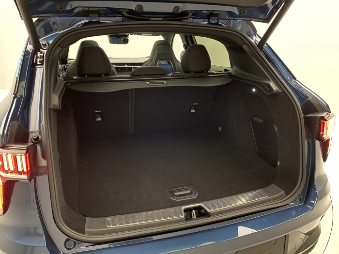 Lynk & Co 01 PHEV DCT AUT 1.maj REZERVACE