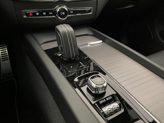 Volvo XC60 B4 AWD R-DESIGN AUT