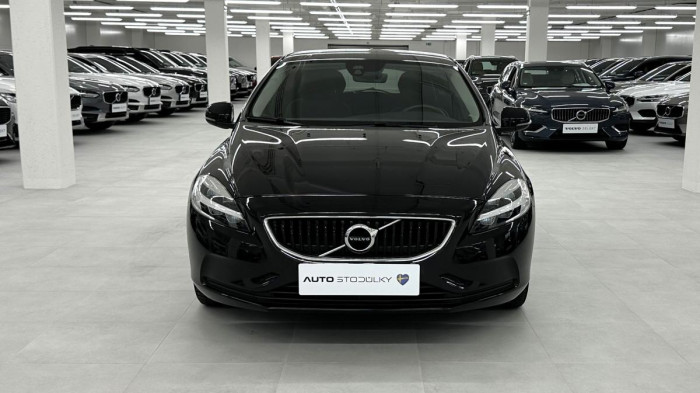 Volvo V40 T2 BLACK EDITION REZERVACE 2.0 Edition