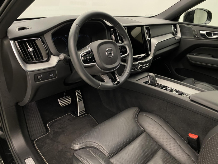 Volvo XC60 B5 AWD R-DESIGN AUT