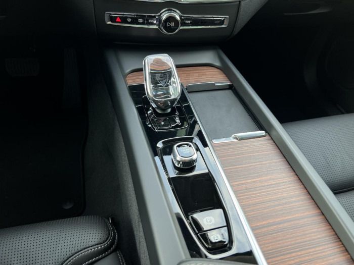 Volvo XC60 B5 AWD ULTIMATE DARK Aut CZ