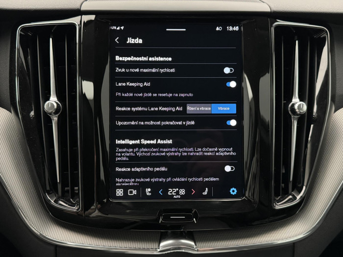 Volvo XC60 B5 AWD PLUS DARK CZ 1.maj