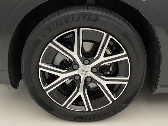 Volvo V60 B4 MOMENTUM AUT REZERVACE 2.0 Momentum