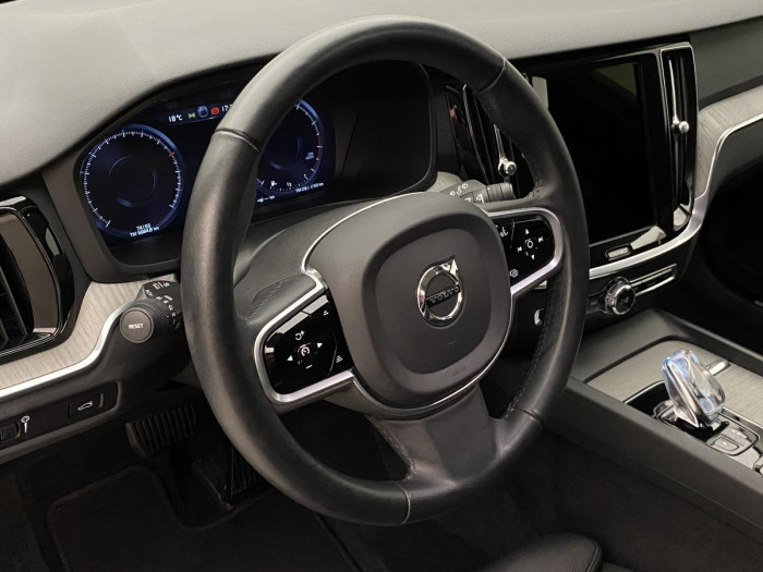 Volvo V60 B4 INSCRIPTION AUT REZERVACE
