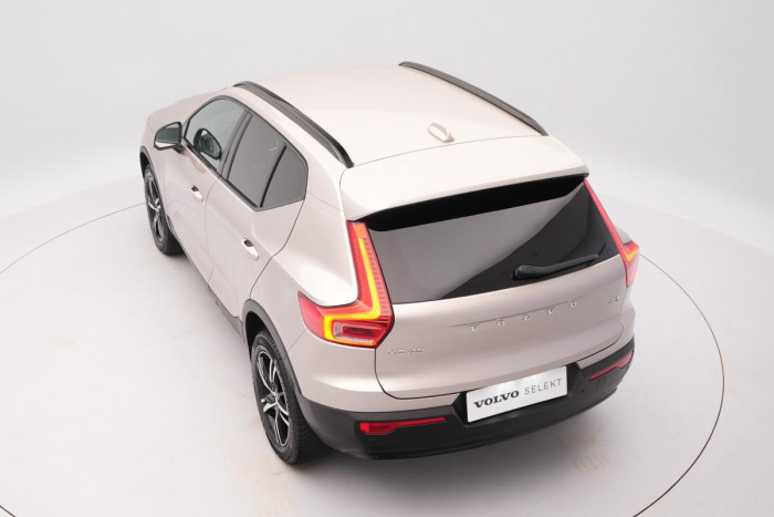 Volvo XC40 B3 DARK PLUS AUT REZERVACE