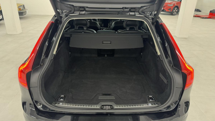 Volvo V90 CROSS COUNTRY T5 REZERVACE
