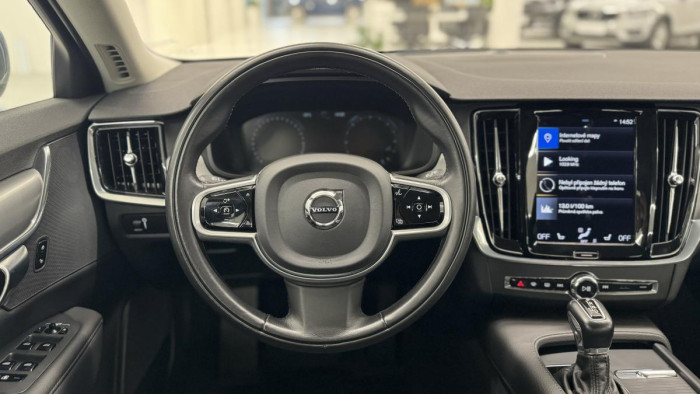 Volvo V90 D4 MOMENTUM AUT REZERVACE 2.0 d Momentum