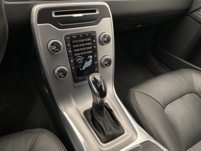 Volvo XC70 D4 AWD SUMMUM AUT CZ 2.4 d Summum