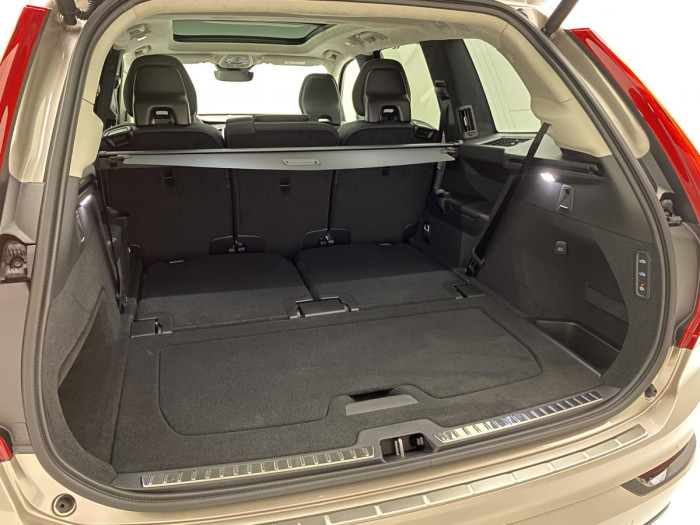 Volvo XC90 B6 AWD AUT DARK REZERVACE