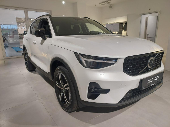 Volvo XC40 B3 AUT BLACK  PLUS