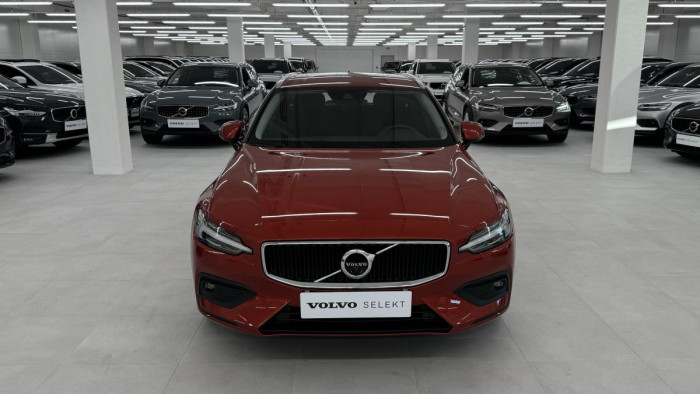 Volvo V60 B4 MOMENTUM AUT REZERVACE 2.0 Momentum