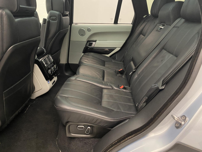 Land Rover Range Rover HYBRID AUTOBIOGRAPHY REZERVACE