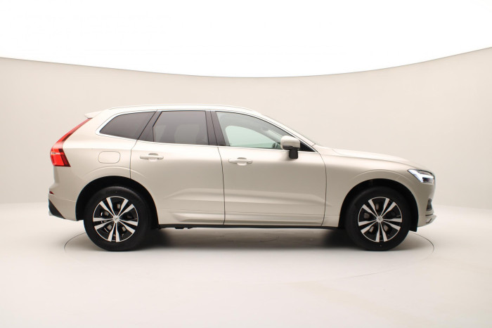 Volvo XC60 B4 AWD MOMENTUM AUT CZ 2.0 Momentum