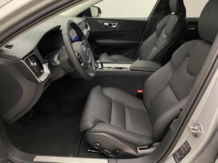 Volvo V60 B4 PLUS DARK AUT 1.maj