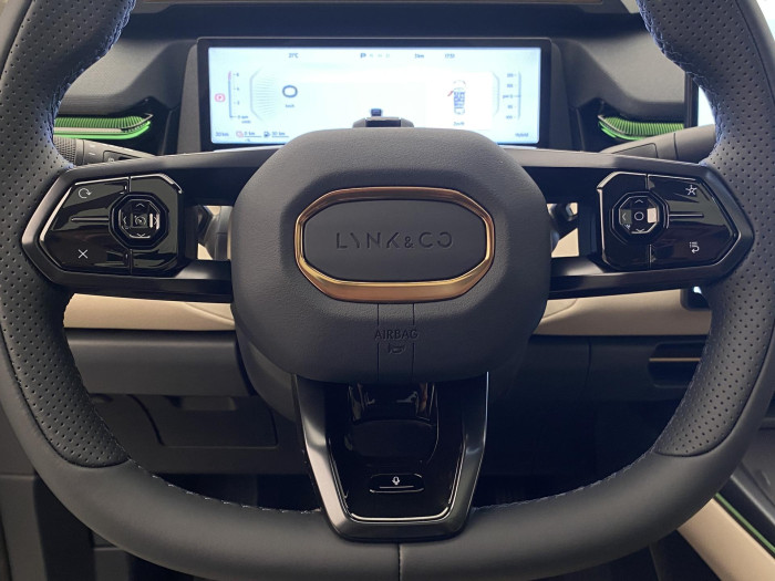 Lynk & Co 08 MORE PHEV