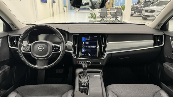 Volvo V90 D4 MOMENTUM AUT REZERVACE 2.0 d Momentum