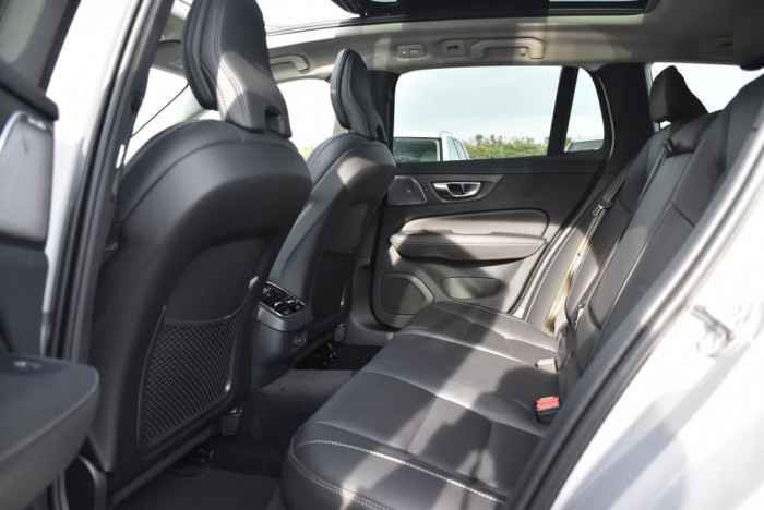 Volvo V60 CC B4 AWD ULTIMATE REZERVACE 2.0 CC CC