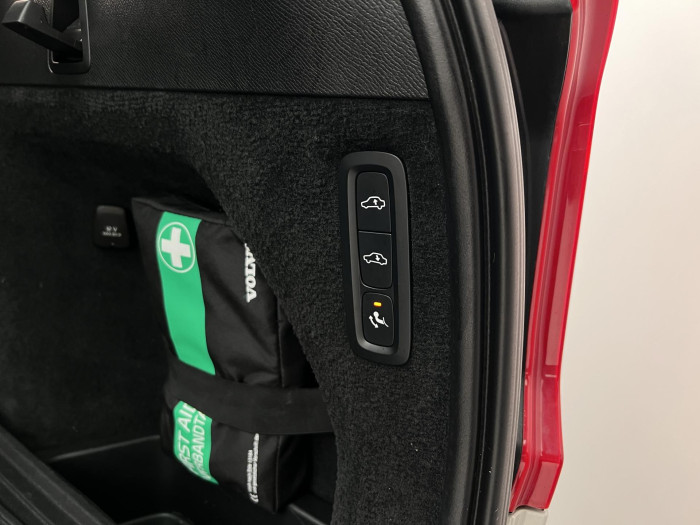 Volvo XC90 B5 AWD R-DESIGN 7MÍSTNÁ AUT CZ