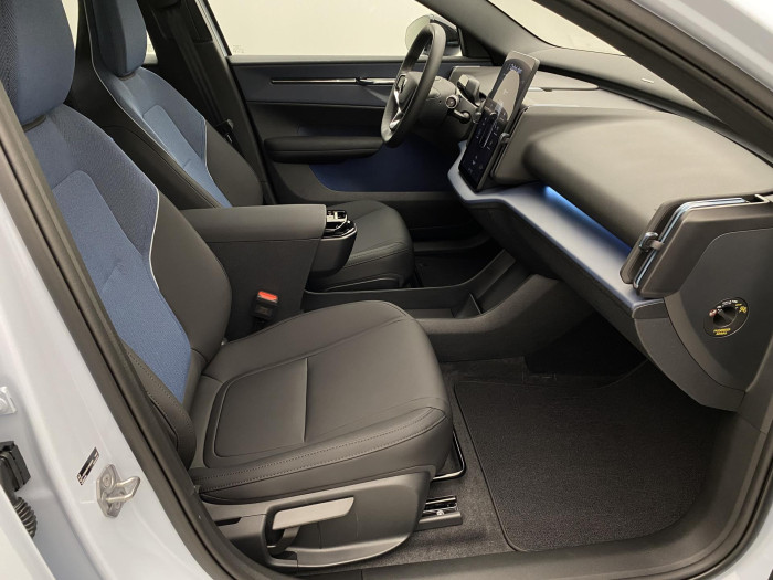 Volvo EX30 PURE ELECTRIC SINGLE PLUS