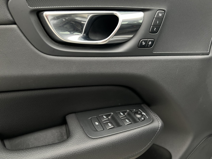 Volvo XC60 B5 AWD INSCRIPTION AUT CZ