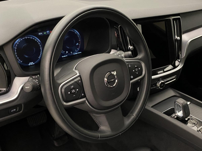 Volvo V60 B4 MOMENTUM AUT REZERVACE 2.0 Momentum
