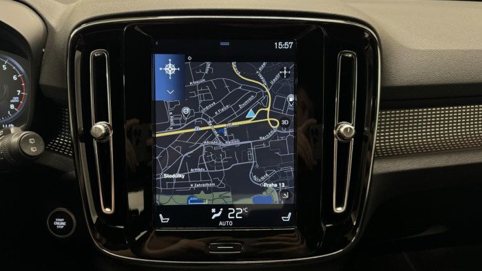 Volvo XC40 T4 R-DESIGN AUT REZERVACE