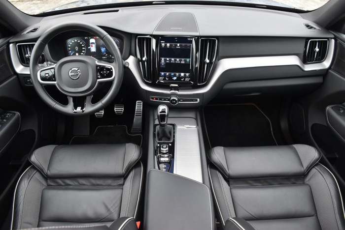 Volvo XC60 D3 R-Design 1.maj. REZERVACE 2.0 d