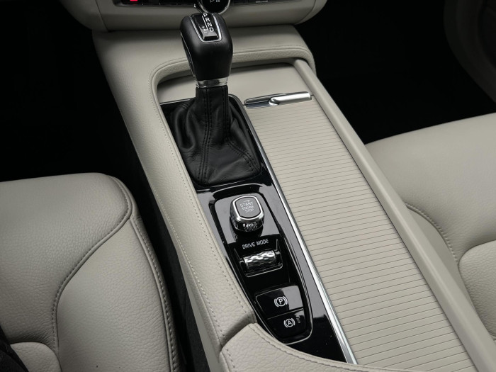 Volvo S90 D4 AWD MOMENTUM AUT CZ 2.0 d Momentum