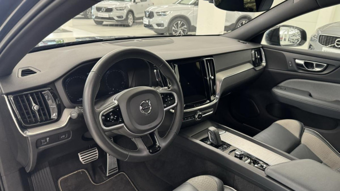Volvo V60 V60 B4 R-DESIGN AUT REZERVACE
