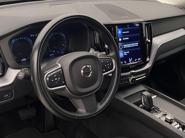 Volvo XC60 B4 AWD MOMENTUM AUT CZ 2.0 Momentum