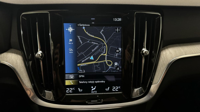 Volvo V60 CROSS COUNTRY B4 REZERVACE