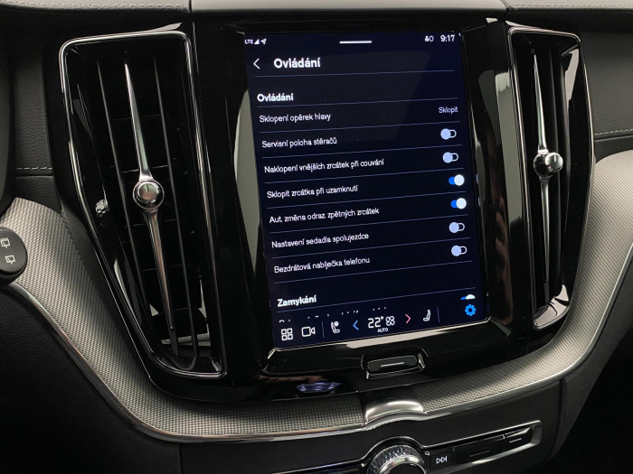 Volvo XC60 T6 AWD PLUG-IN DARK PLUS CZ