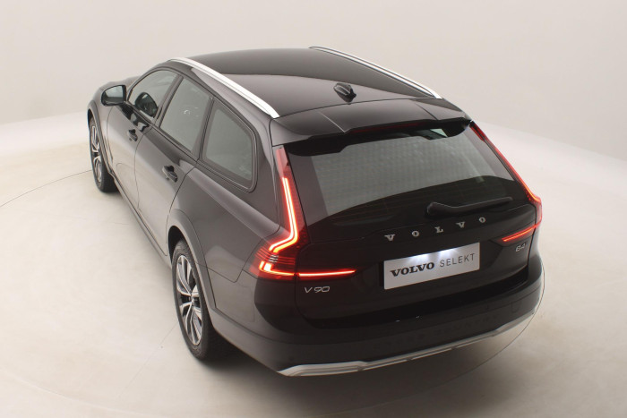 Volvo V90 CC B4 AWD PLUS AUT CZ 1.maj