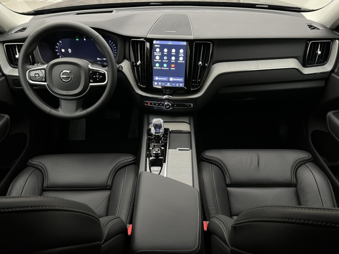 Volvo XC60 B5 AWD PLUS DARK AUT 1.maj.