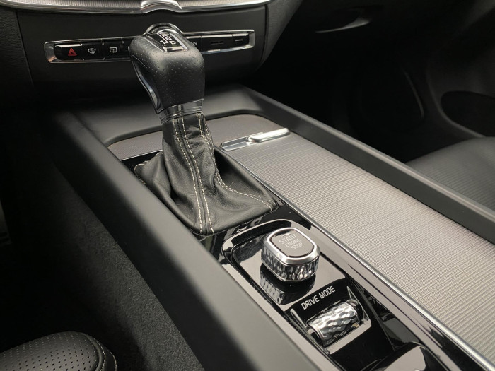 Volvo XC60 D4 AWD R-DESIGN AUT CZ 2.0 d