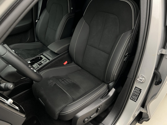 Volvo XC40 B3 ULTRA DARK AUT CZ 1.maj.