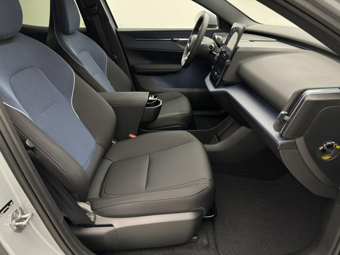 Volvo EX30 PURE ELECTRIC RECHAR. CORE RWD