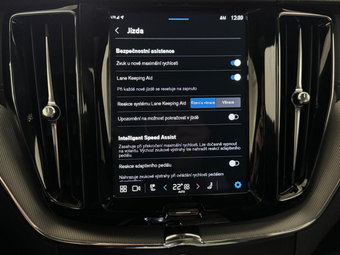 Volvo XC60 B5 AWD ULTIMATE REZERVACE