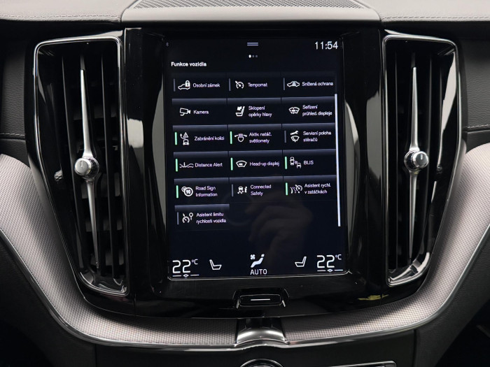 Volvo XC60 T8 AWD RECHARGE REZERVACE