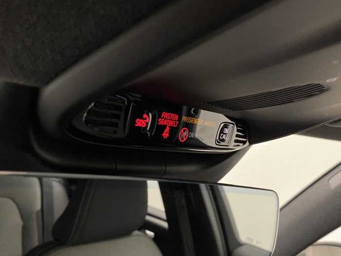 Volvo XC40 B4 MOMENTUM AUT REZERVACE 2.0 Momentum